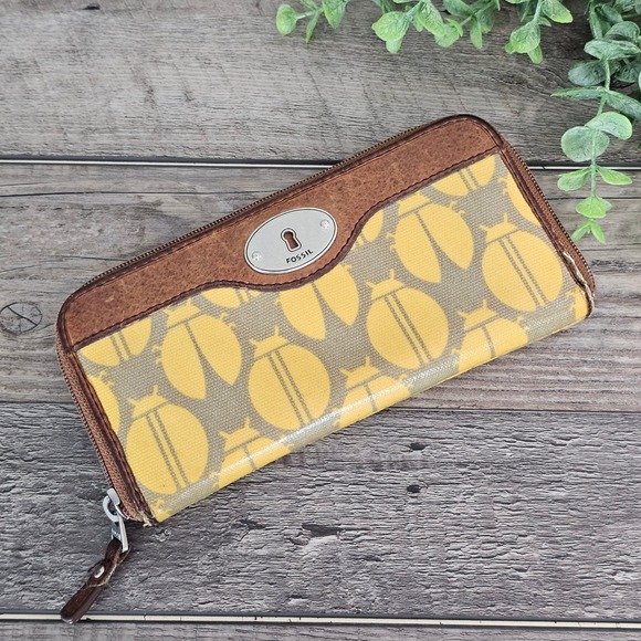 Fossil Key-Per Wallet Yellow Brown Beetle Print Retro Mod Zip Around Coated - Picture 1 of 8